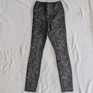 White House Black Market Black Flocked Velvet Paisley Runway Leggings Sz 4 NWOT